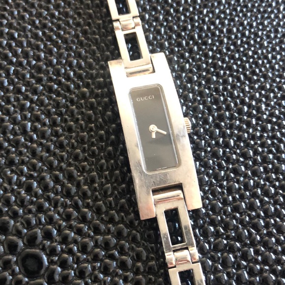 Gucci Ladies Watch Stainless Steel 3900L Quartz - Picture 4 of 8